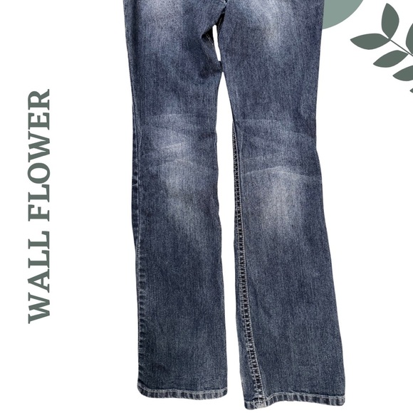 🛍️3/$40 Wall Flower Flare Maternity Jeans – Size Medium - Picture 6 of 7